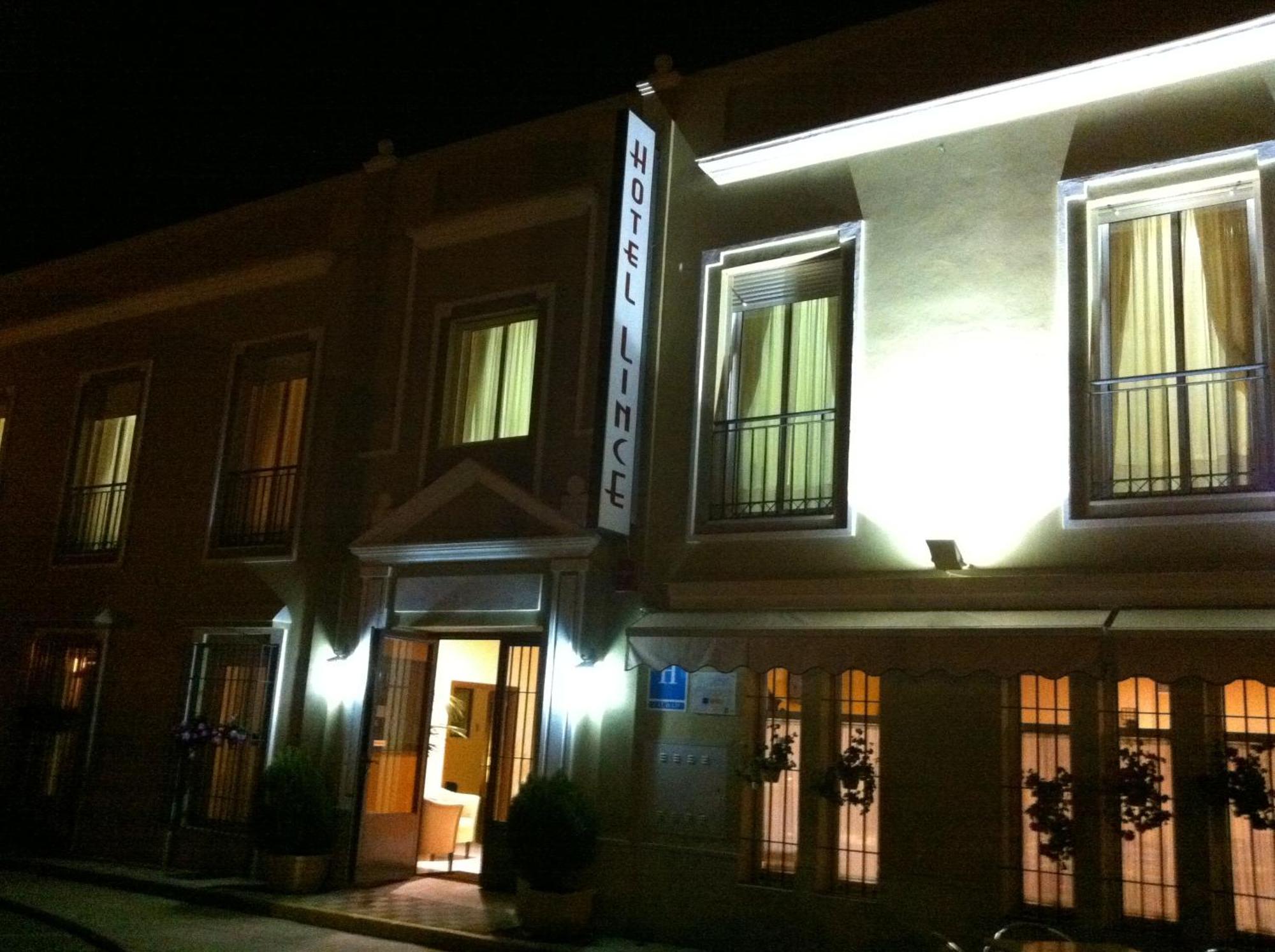 Hotel Lince Aznalcazar Bagian luar foto